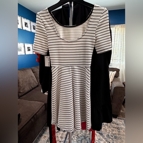 SPEECKLESS 👗 - Picture 2 of 3